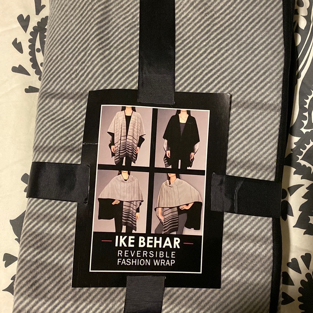 Ike Behar Womens Reversible Fashion Wrap